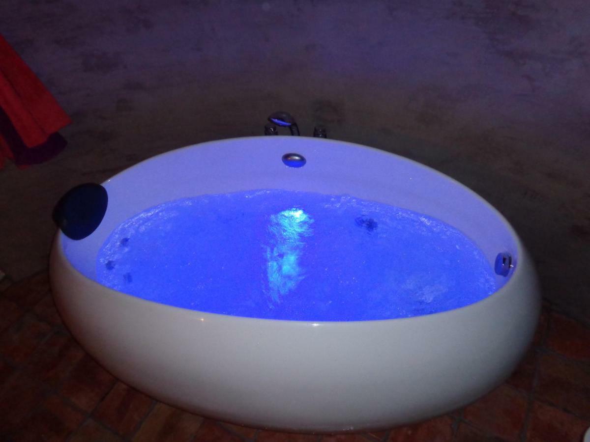 La Tour De Quinsonnas Bed & Breakfast Serezin-de-la-Tour Ngoại thất bức ảnh